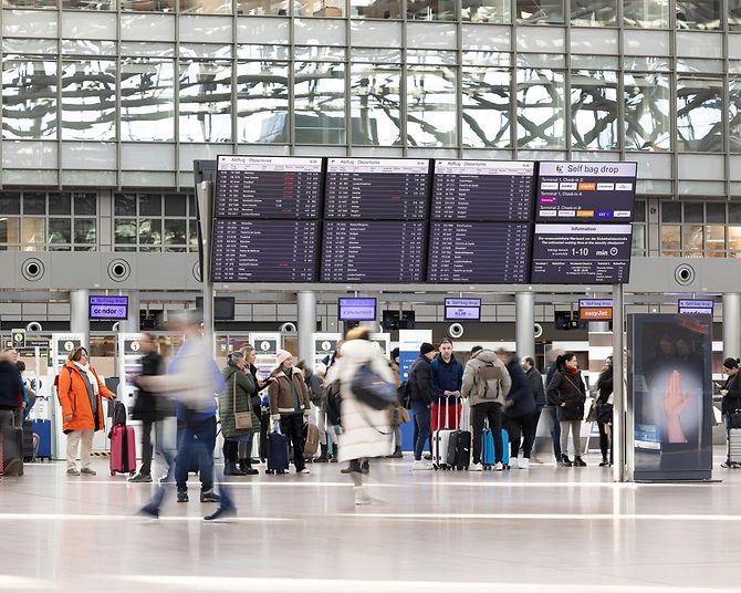 Ferienstart_Passagiere im Terminal 1 Hamburg Airport