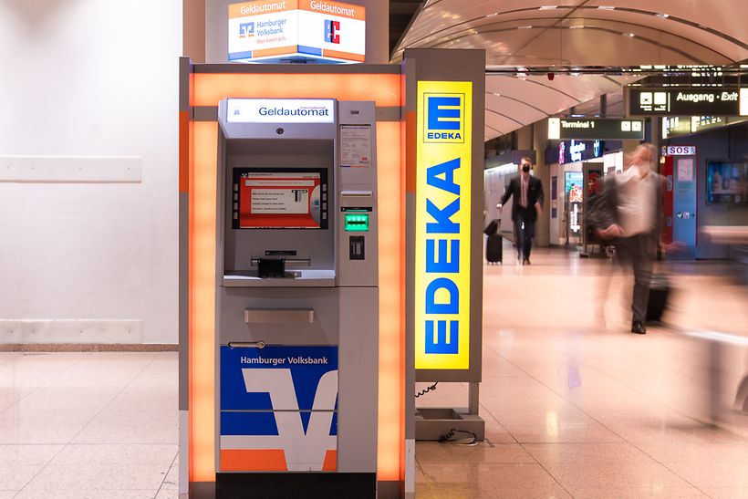 atm-geldautomat-hamburger-volksbank-ankunft-arrival-plaza