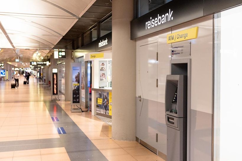 atm-geldautomat-reisebank-ankunft-arrival-plaza